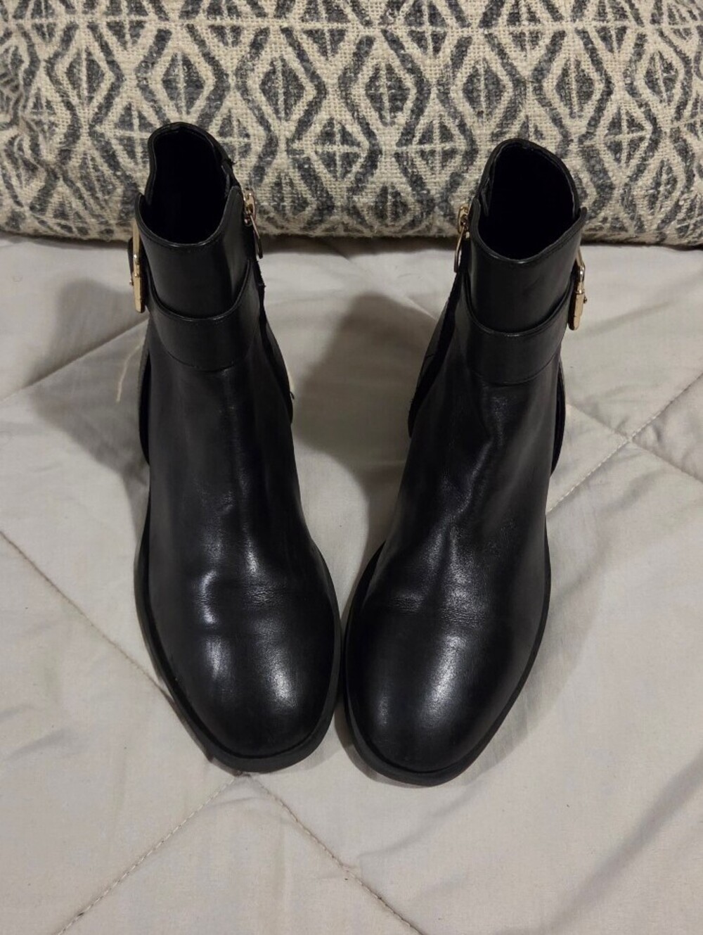 Nine West Alleva Womens Sz 7 Leather Gold Buckle n Trim Zip Up Booties